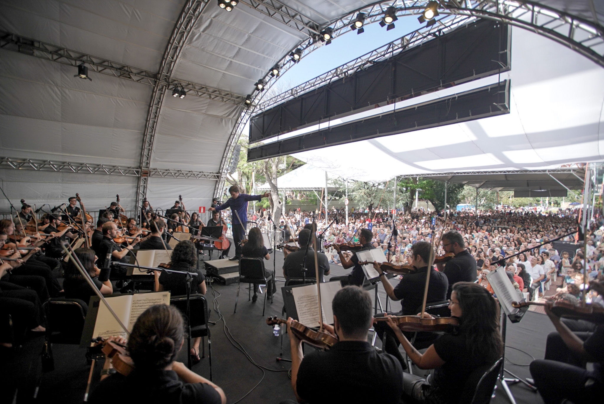 Filarmônica de Minas Gerais se apresenta neste domingo