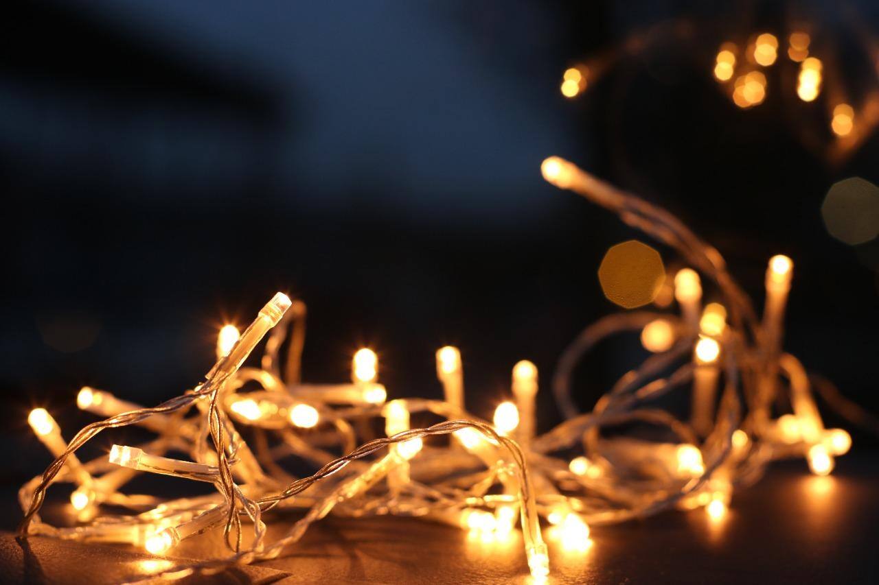 Já instalou as luzes de Natal? Cemig alerta sobre perigos e reforça 4 cuidados