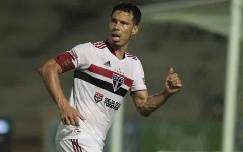 Hernanes em ação pelo São Paulo, clube que marcou sua carreira.