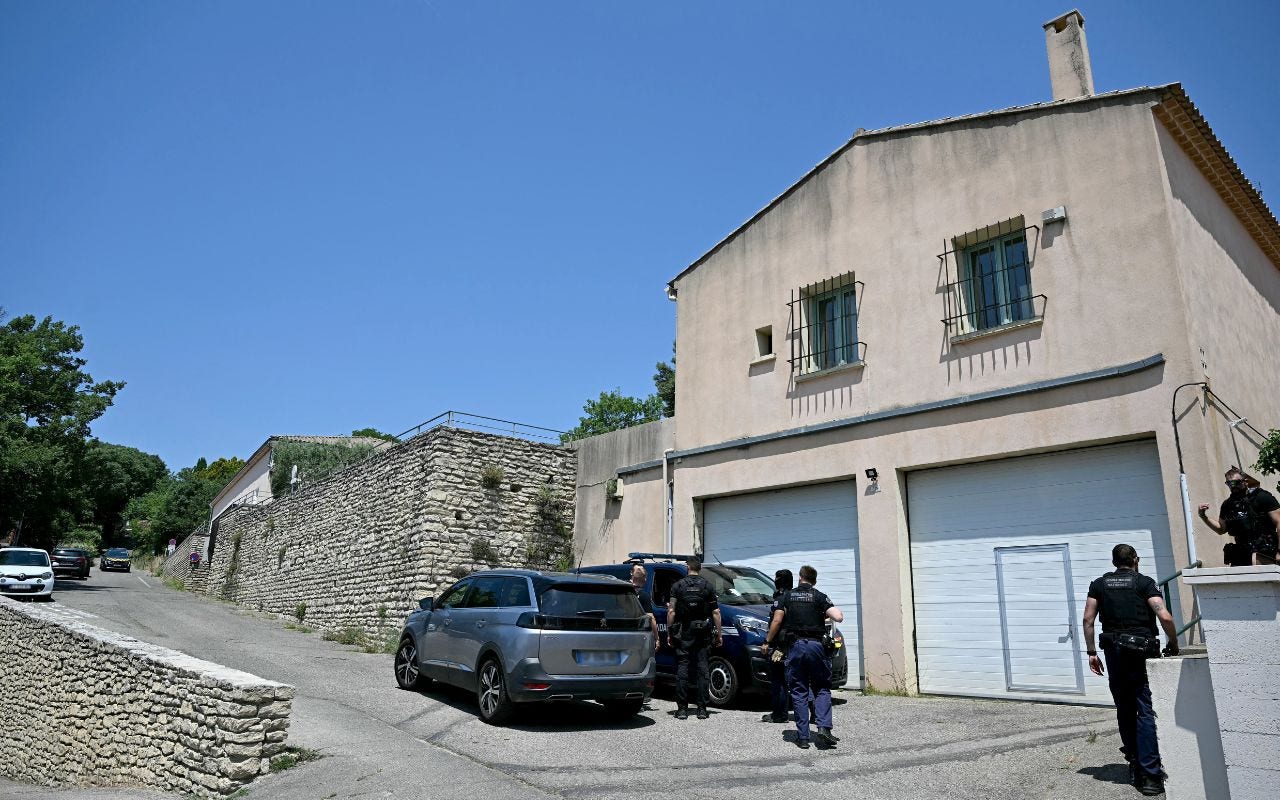 Investigadores próximo a local onde noiva foi morta a tiros após festa de casamento na França