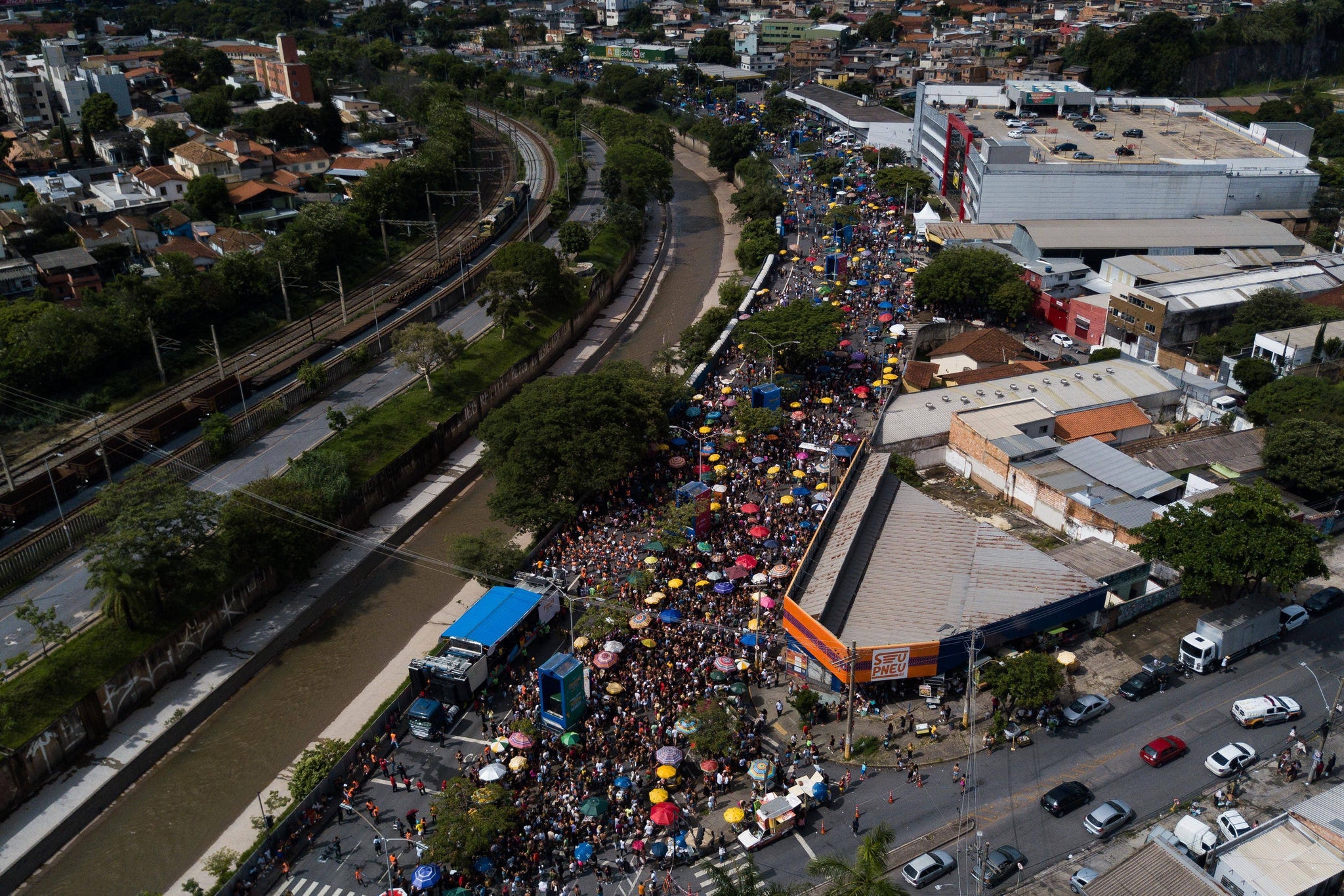 Ensaio Geral do Carnaval de BH reuniu multidão no sábado (13) e no domingo (14)