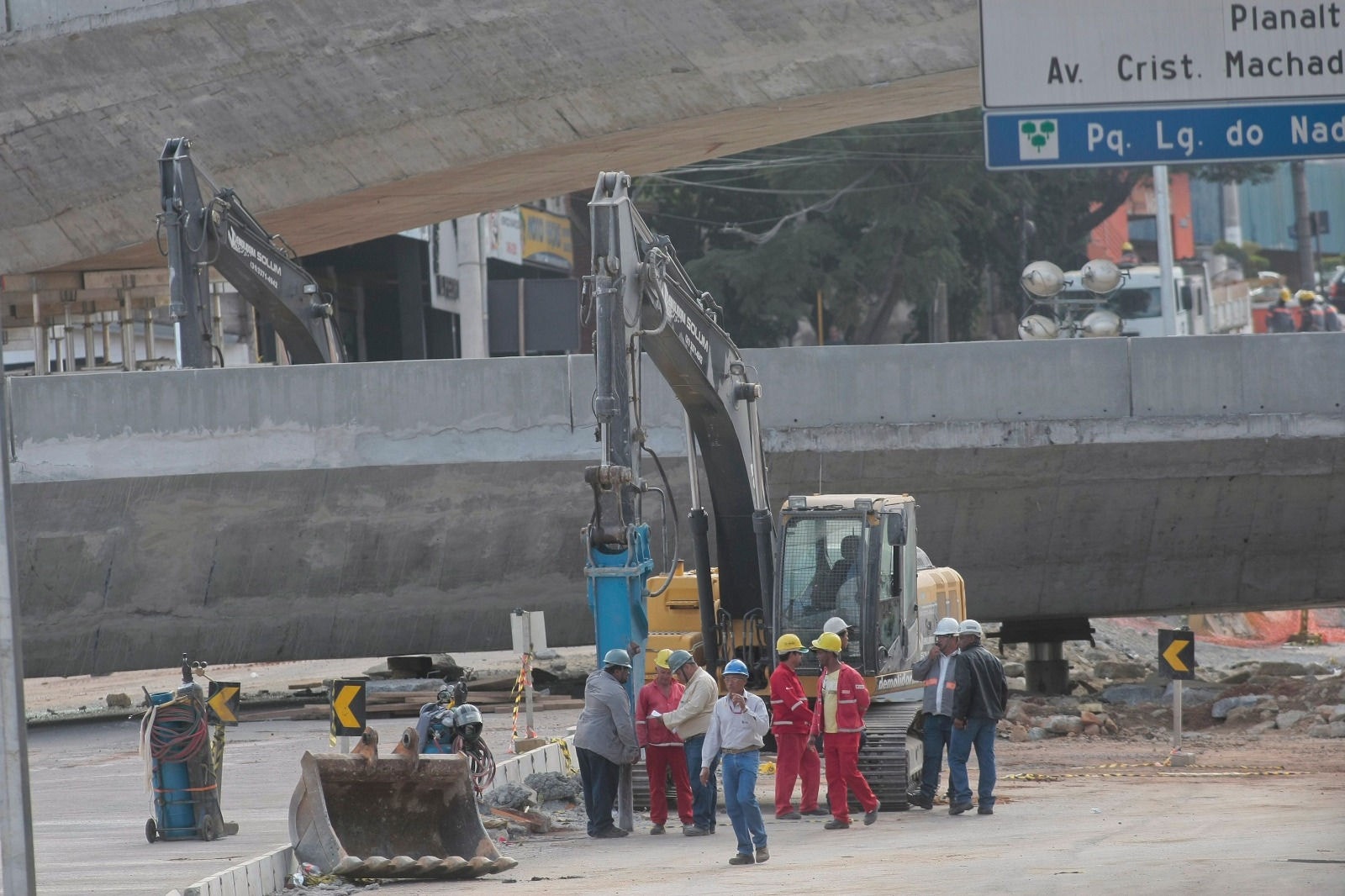 Demolição do viaduto Batalha dos Guararapes na Pedro I