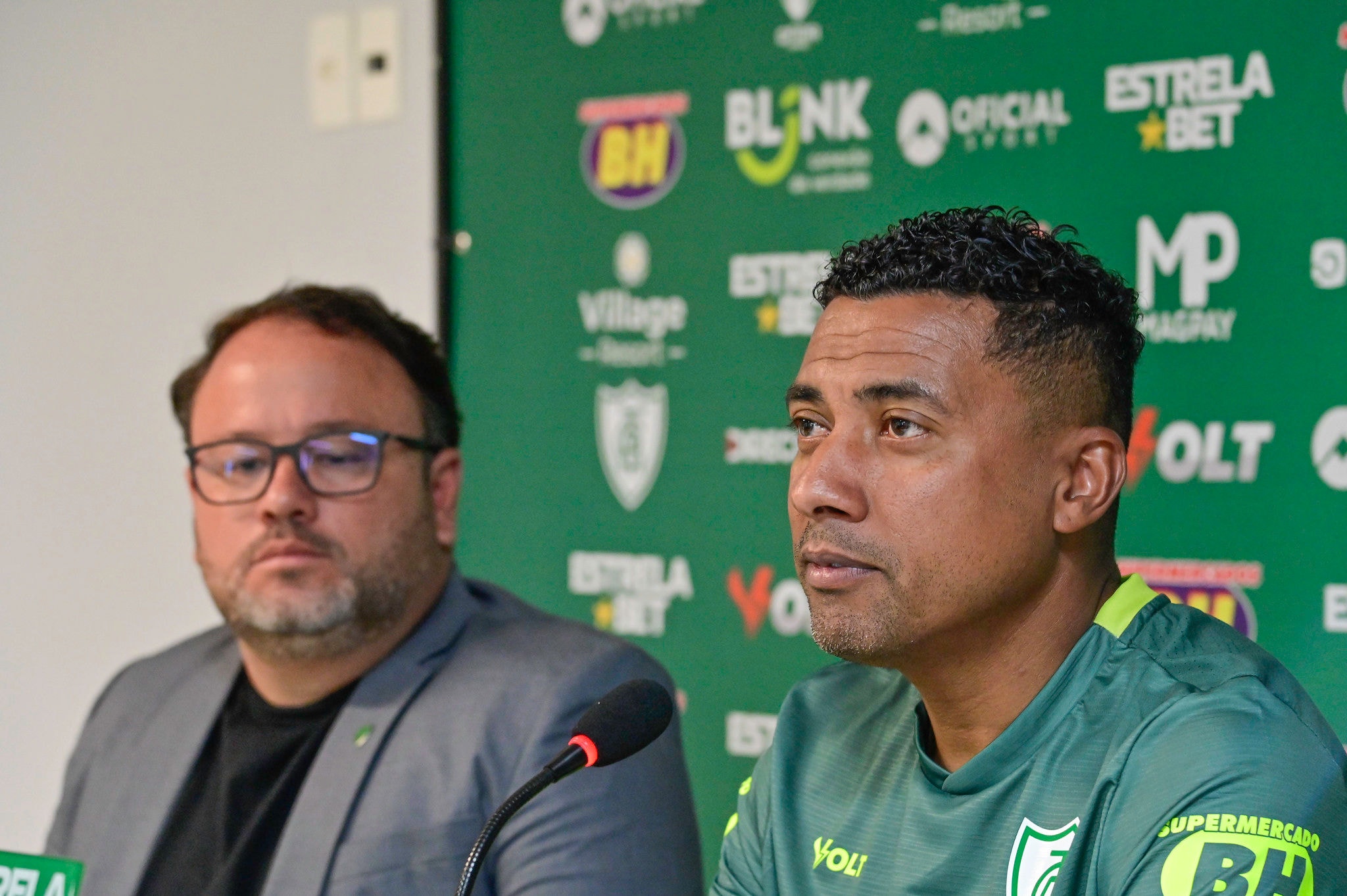 Kleberson foi apresentado pelo diretor de futebol, Fred Cascardo, como novo diretor técnico do Coelho