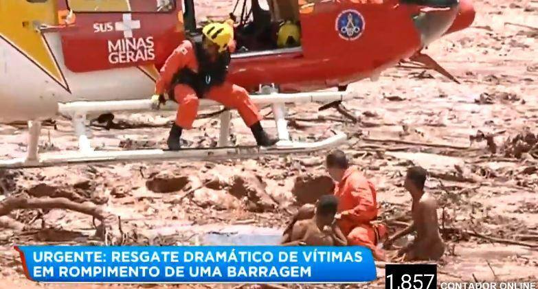 Imagens mostram resgate de vítimas após o rompimento da barragem