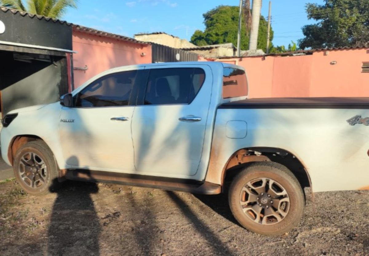 Polícia Civil encontrou a caminhonete furtada dentro do lote onde está o motel em Ituiutaba 