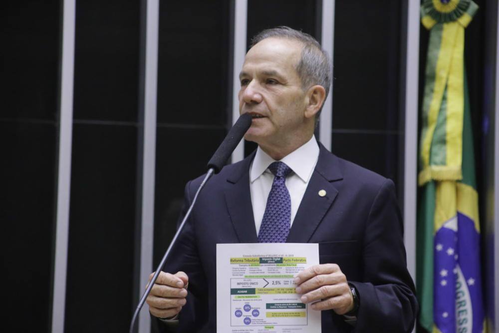 General Peternelli é autor da proposta que obriga cobrança de mensalidade em universidades públicas