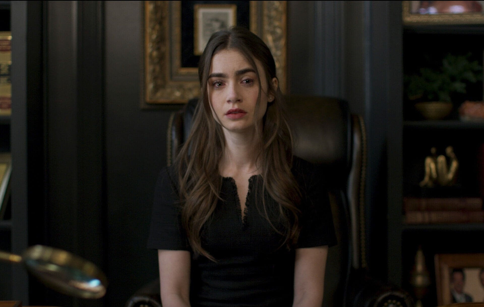 Suspense com atriz de Emily em Paris conquista fãs na Netflix
