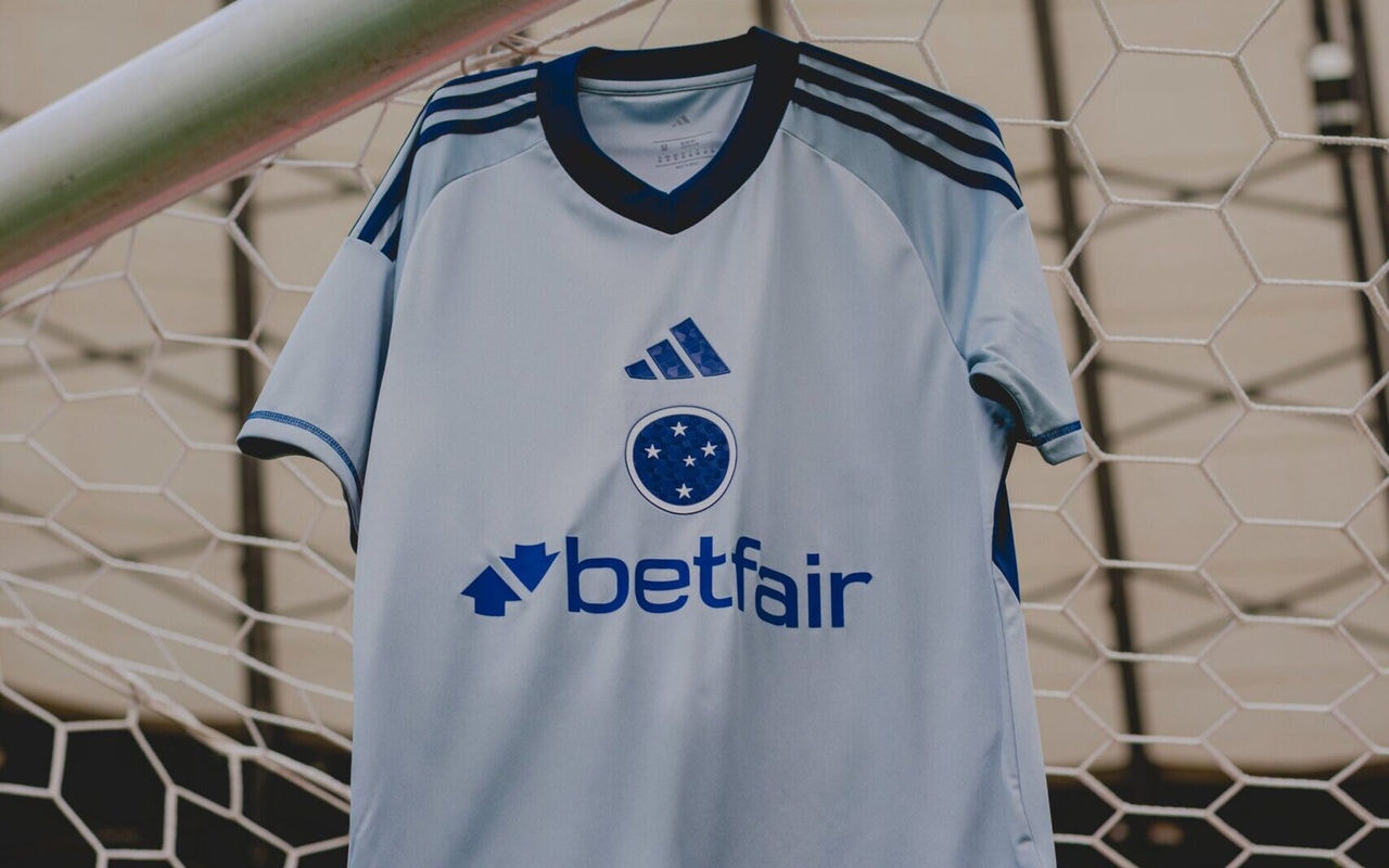 'Camisa de gigantes', do Cruzeiro, foi anunciada nesta sexta-feira (5), no Mineirão. Foto: Divulgação/Cruzeiro