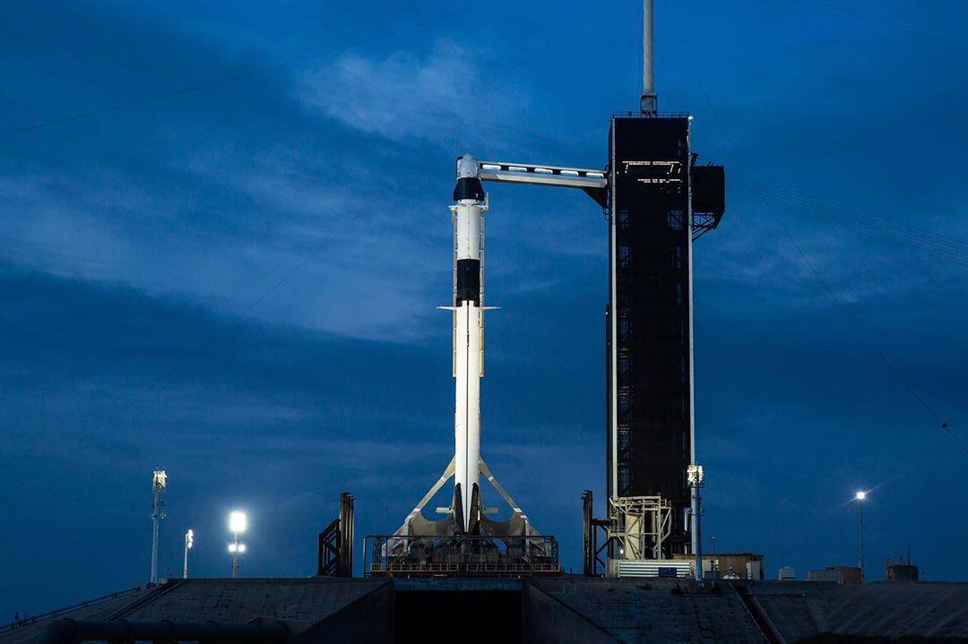 Lançamento de voo tripulado da SpaceX é adiado devido ao mau tempo