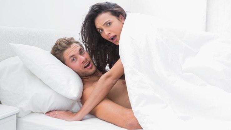 Pais precisam se resguardar e estar atentos, evitando que filhos flagrem cena de sexo