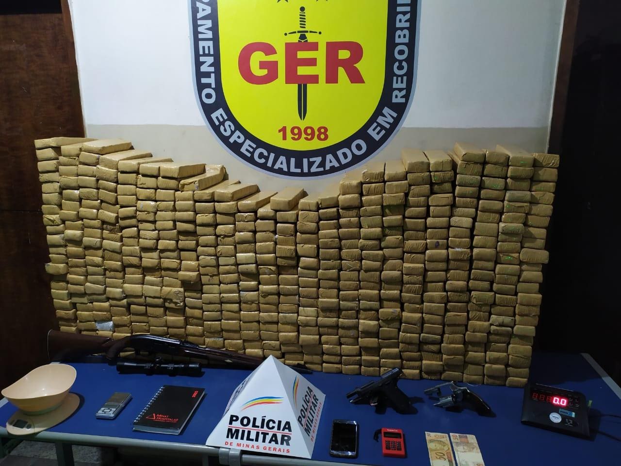 Drogas e armas estavam dentro de residência no bairro Jardim Laguna
