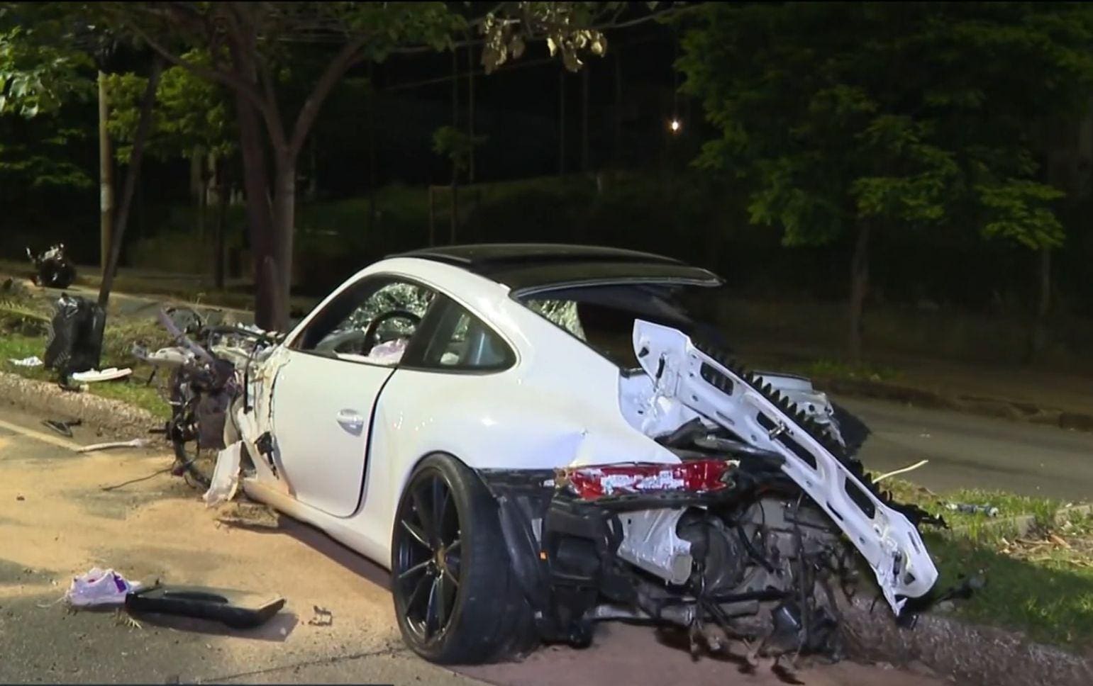 Porsche ficou destruída