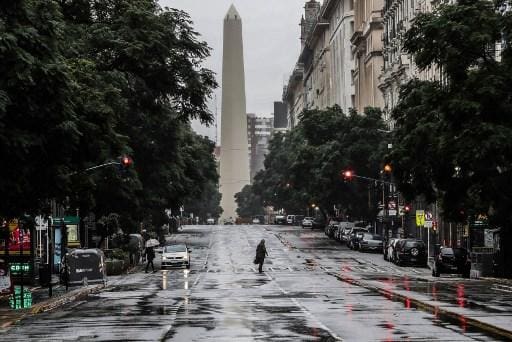 Obelisco erguido na praça da República, no cruzamento das avenidas Corrientes e 9 de julio, um dos símbolos de Buenos Aires