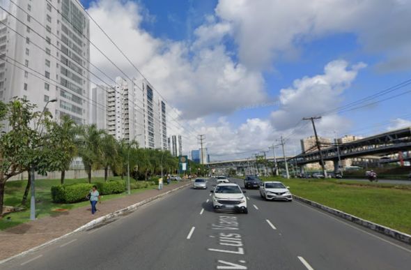 Mulher pulou de prédio na avenida Luiz Viana Filho, também conhecida como Paralela, em Salvador