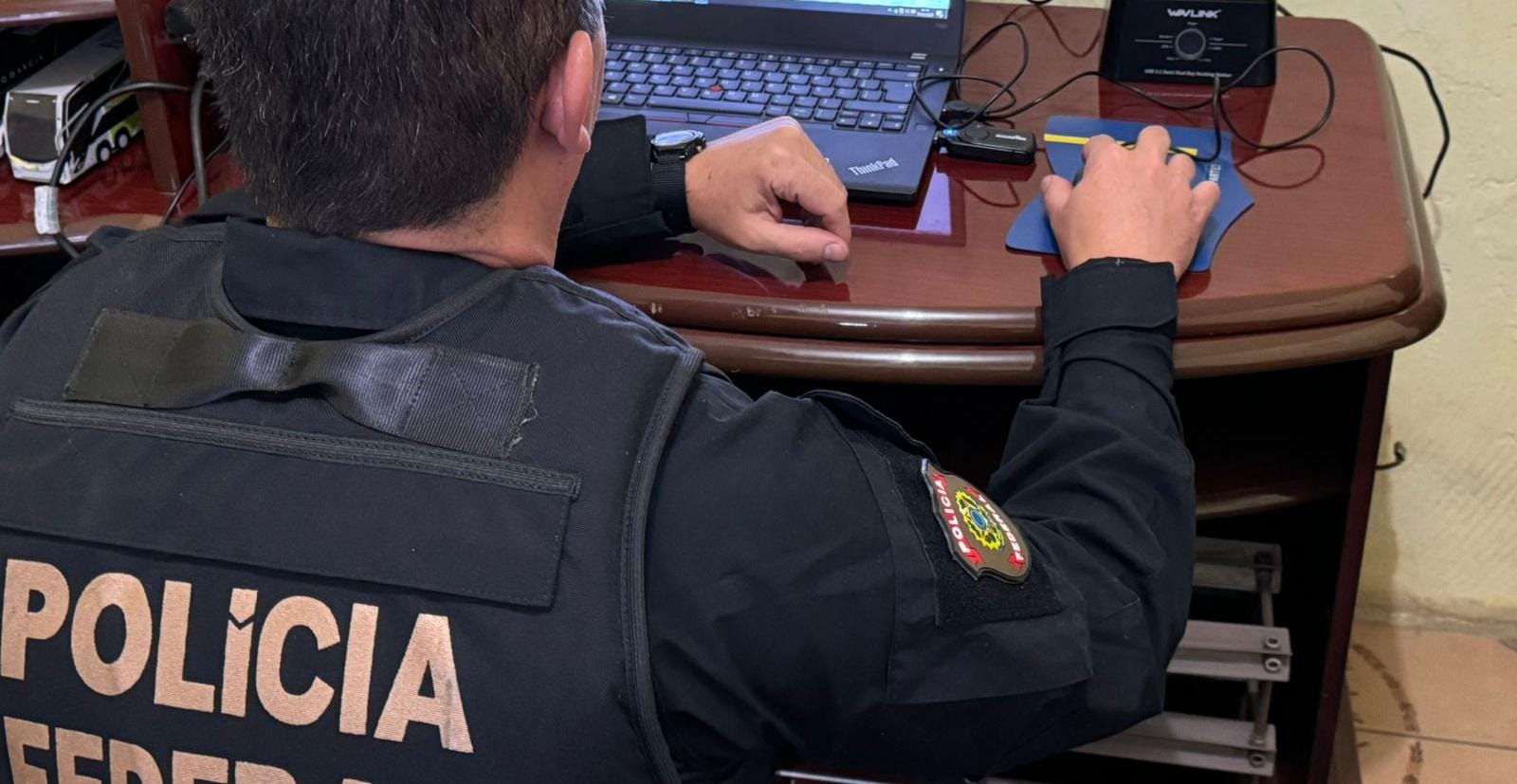 Polícia Federal monitora sites que oferecem serviço de 'consultoria' para obtenção de passaporte, mediante cobrança de taxa
