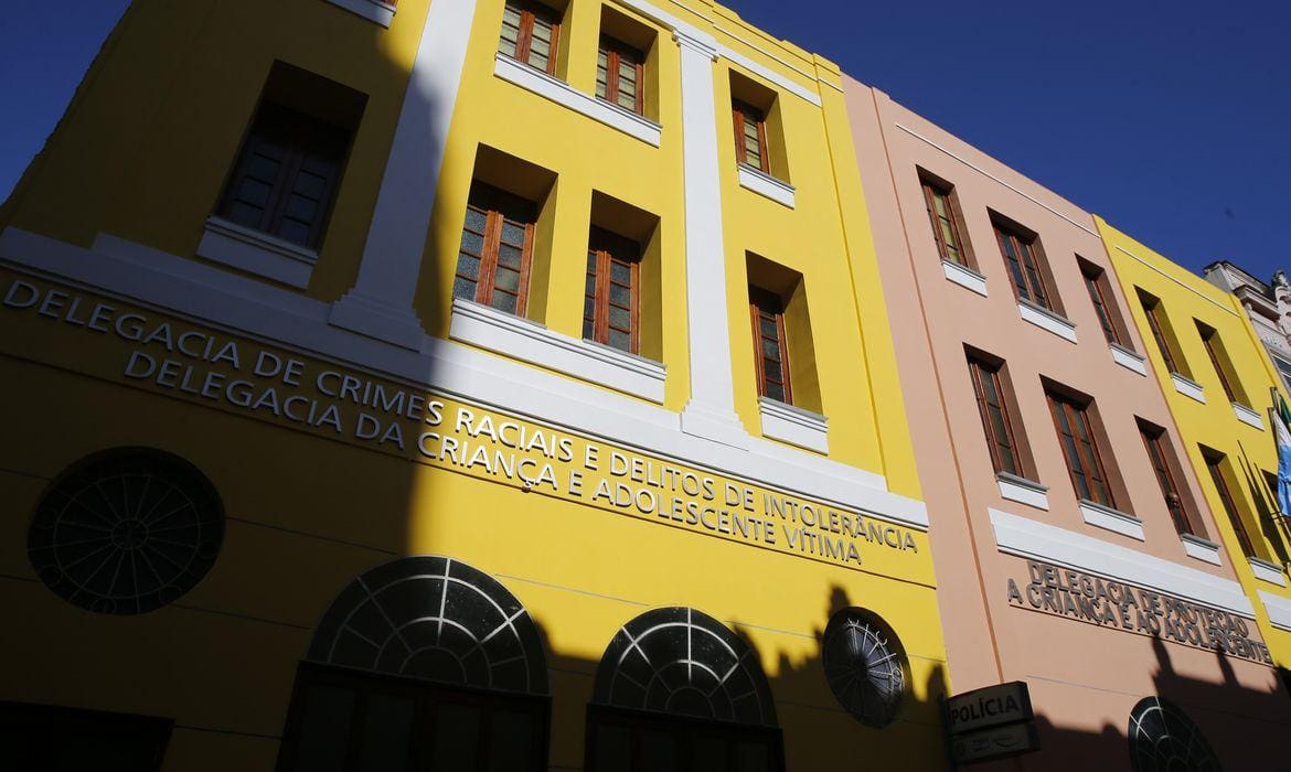 Delegacia de Crimes Raciais e Delitos de Intolerância (Decradi) RJ