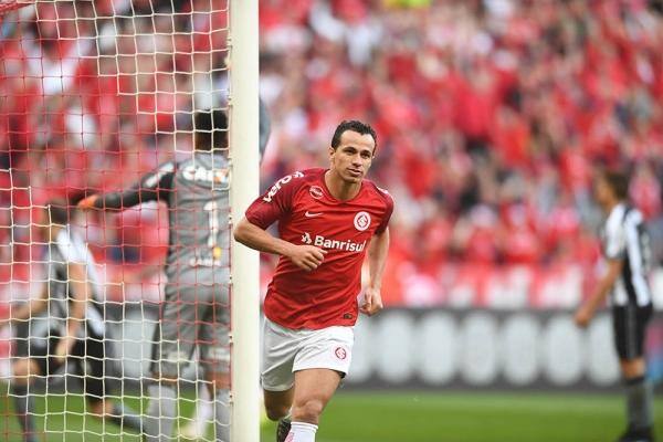 Inter anuncia saída de Leandro Damião para jogar no 'exterior'