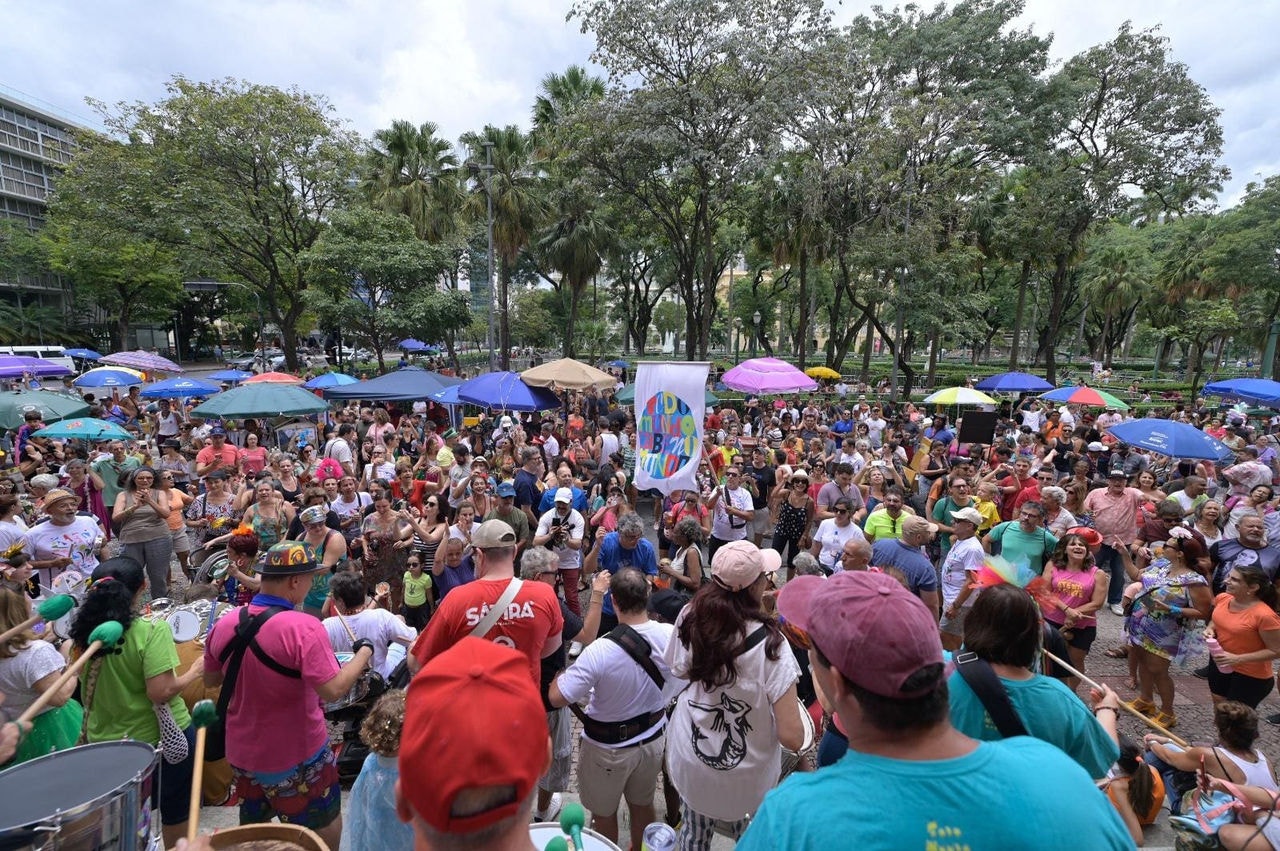 Multidão em evento do Carnaval em BH
