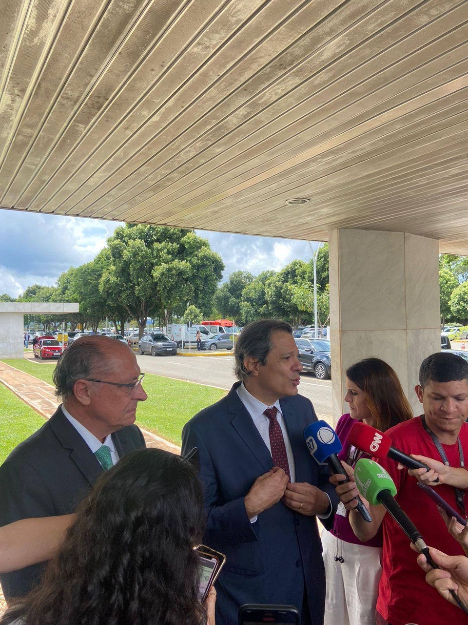 Fernando Haddad em entrevista a jornalistas no Palácio do Planalto, em Brasília