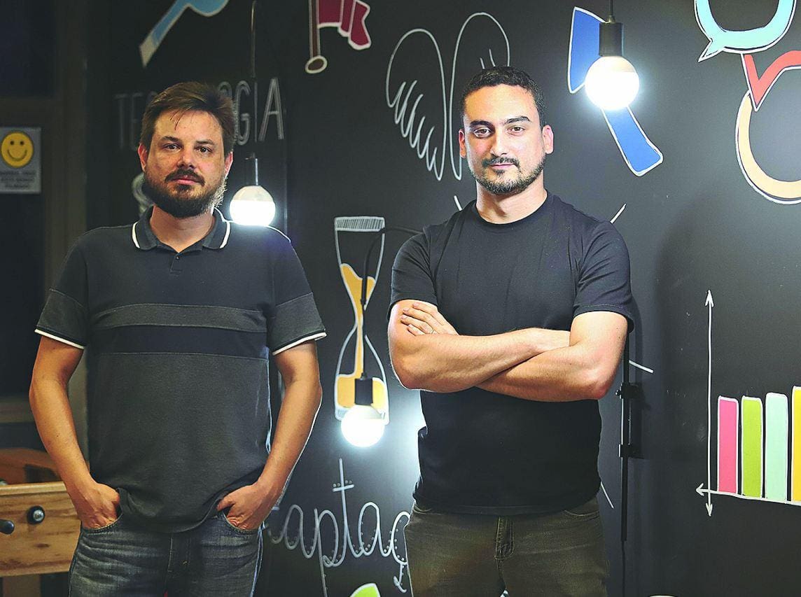 Inteligência. Daniel Golgher e Mateus são da Adwizard, startup que faz sugestões automatizadas para criação de anúncios de lojas