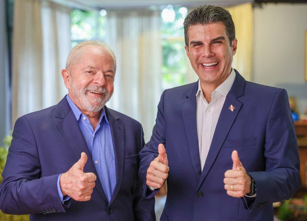 Na imagem, o ex-presidente Lula e o governador do Pará, Helder Barbalho (MDB)