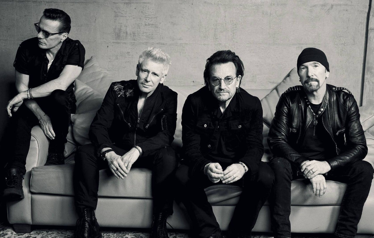 Foto de divulgação do disco 'Songs of Surrender', da banda irlandesa U2