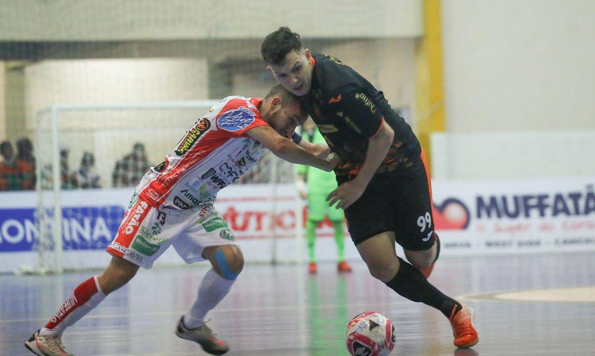 Partida começa às 11h (horário de Brasília), no Centro Municipal de Eventos, em Carlos Barbosa (Rio Grande do Sul)