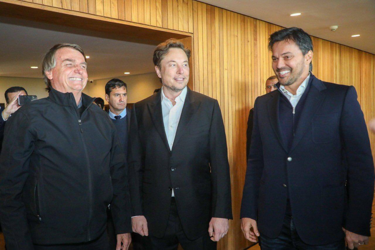Jair Bolsonaro, Elon Musk e Fábio Faria, em encontro com empresários no interior de São Paulo