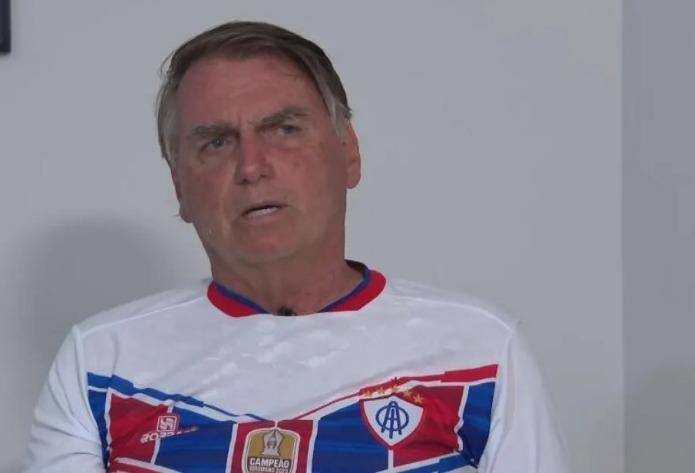 Direto da sua casa de praia em Angra dos Reis (RJ), o ex-presidente Jair Bolsonaro (PL), concedeu entrevista à CNN Brasil