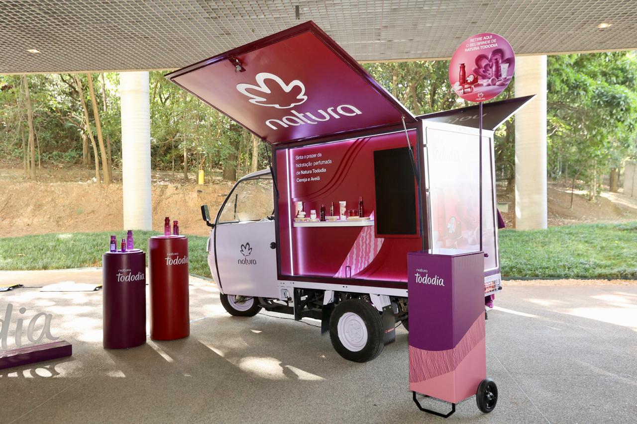 “TukTuk Tododia”, um itinerante que traz as novidades das linhas com distribuição de brindes