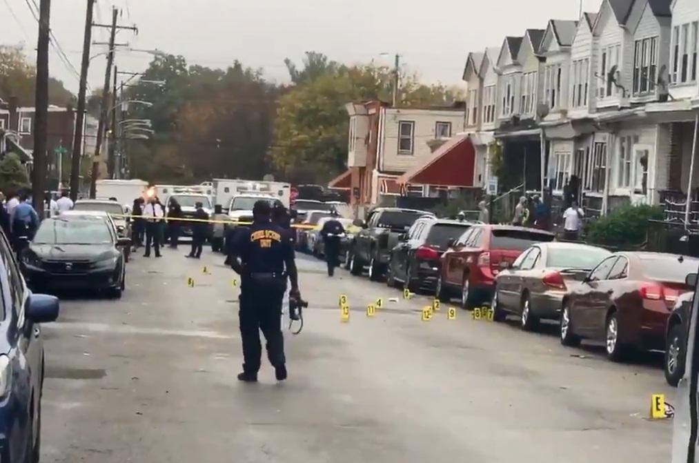 Um homem negro foi morto pela polícia do Estado da Filadélfia, nos EUA, atingido por dez tiros disparados, na última segunda-feira (25)