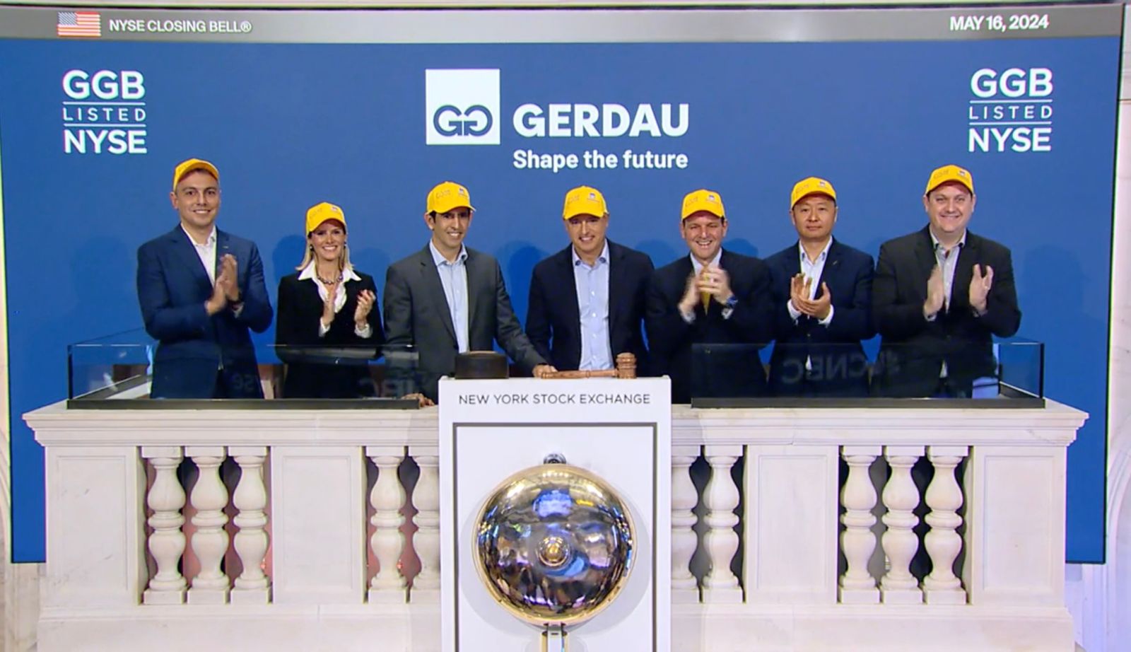 Executivos da Gerdau conduzem a cerimônia do fechamento do mercado da NYSE. 