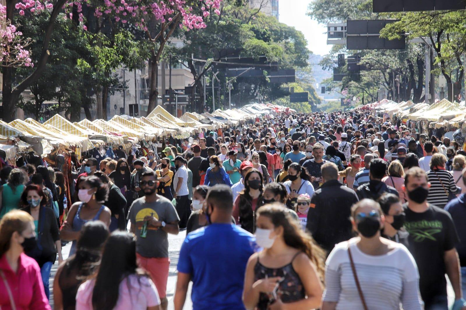No último domingo, Feira Hippie atraiu milhares de visitantes; aglomerações ainda devem ser evitadas