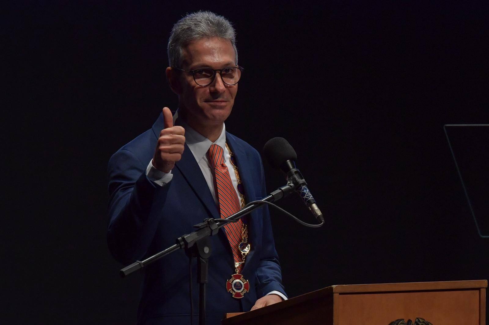 Romeu Zema em discurso no Palácio das Artes