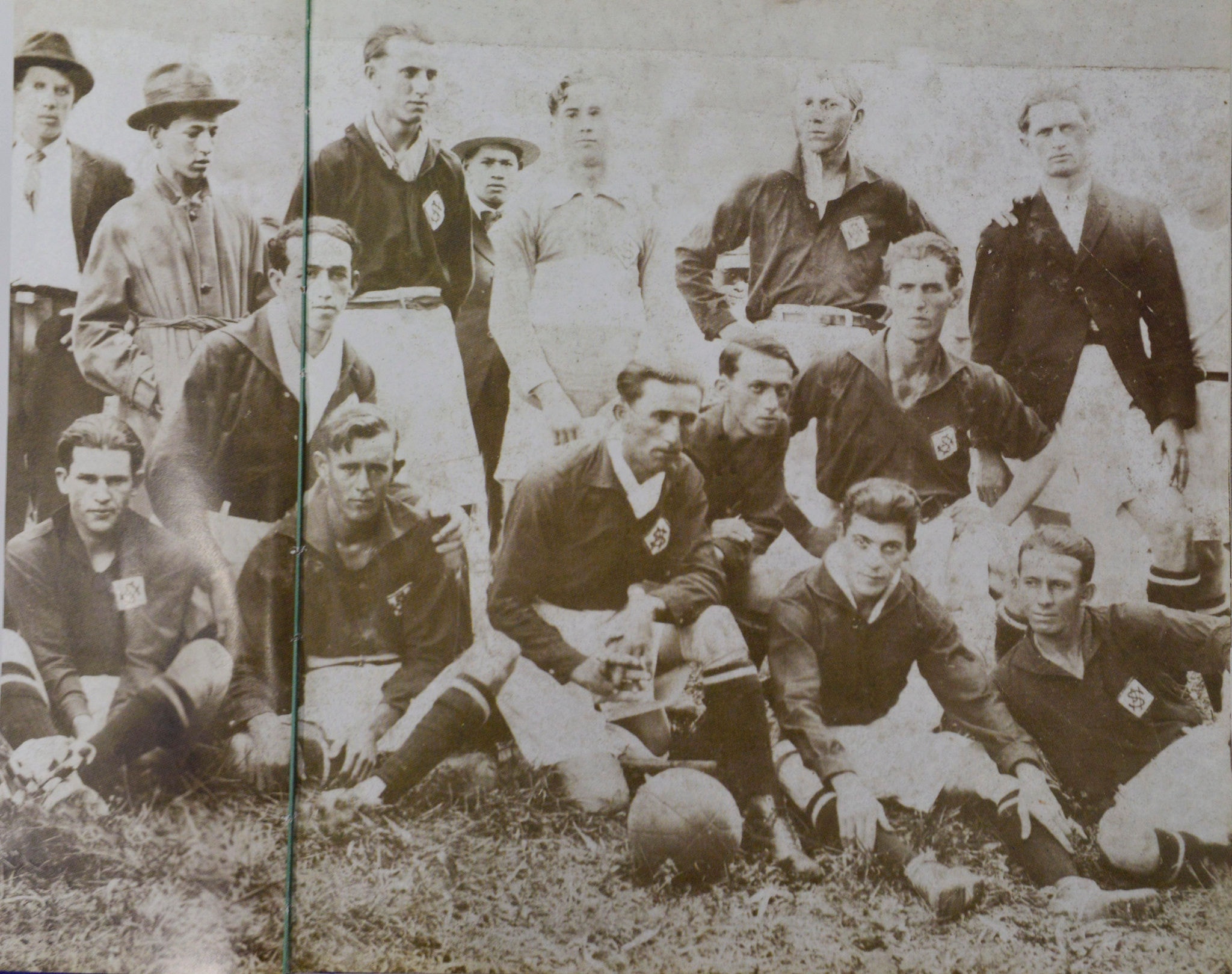Uma das primeiras formações da equipe do Palestra Itália, em uma partida de 1922