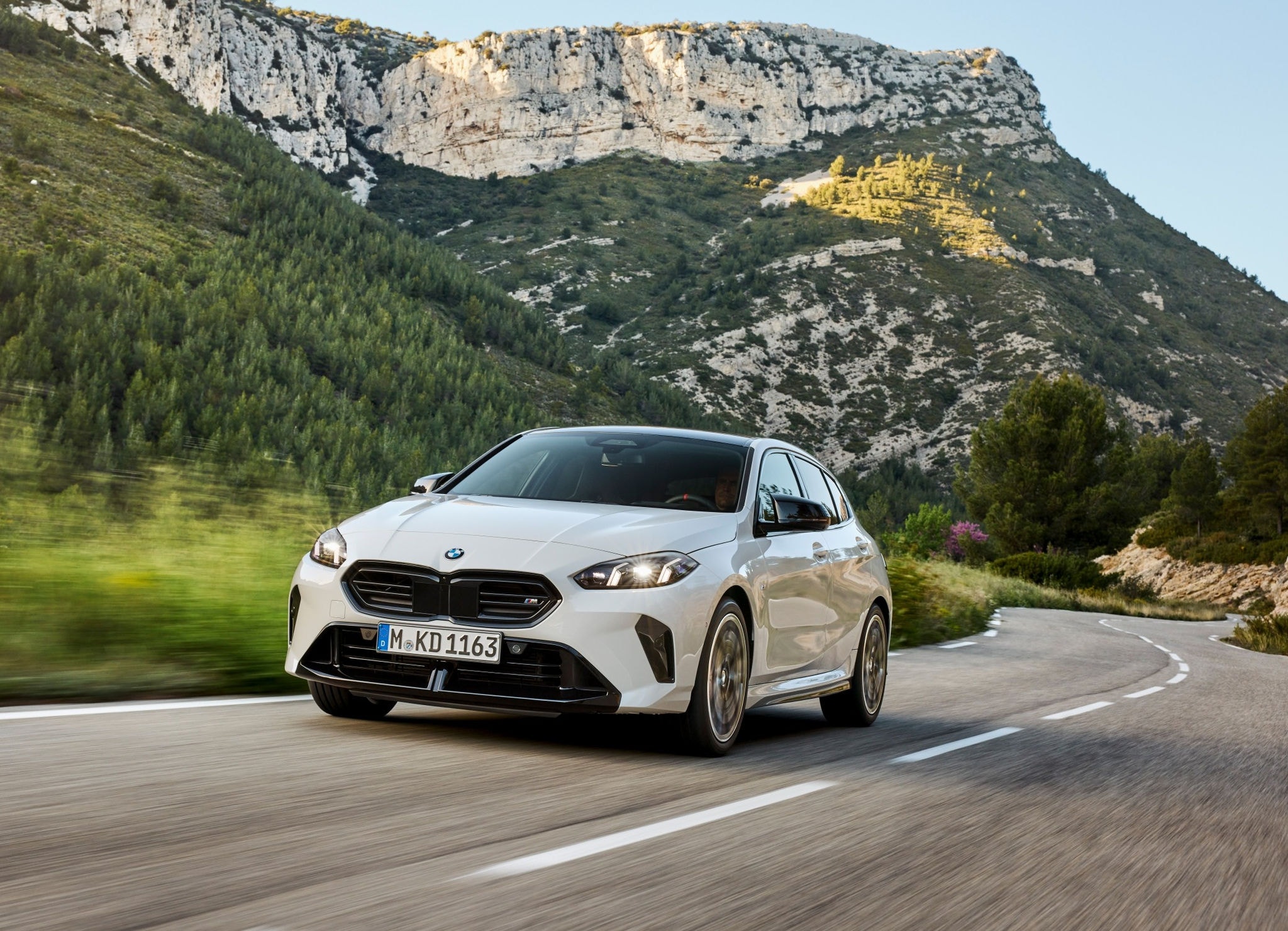 Novo BMW Série 1 2025 será lançado na Europa em outubro