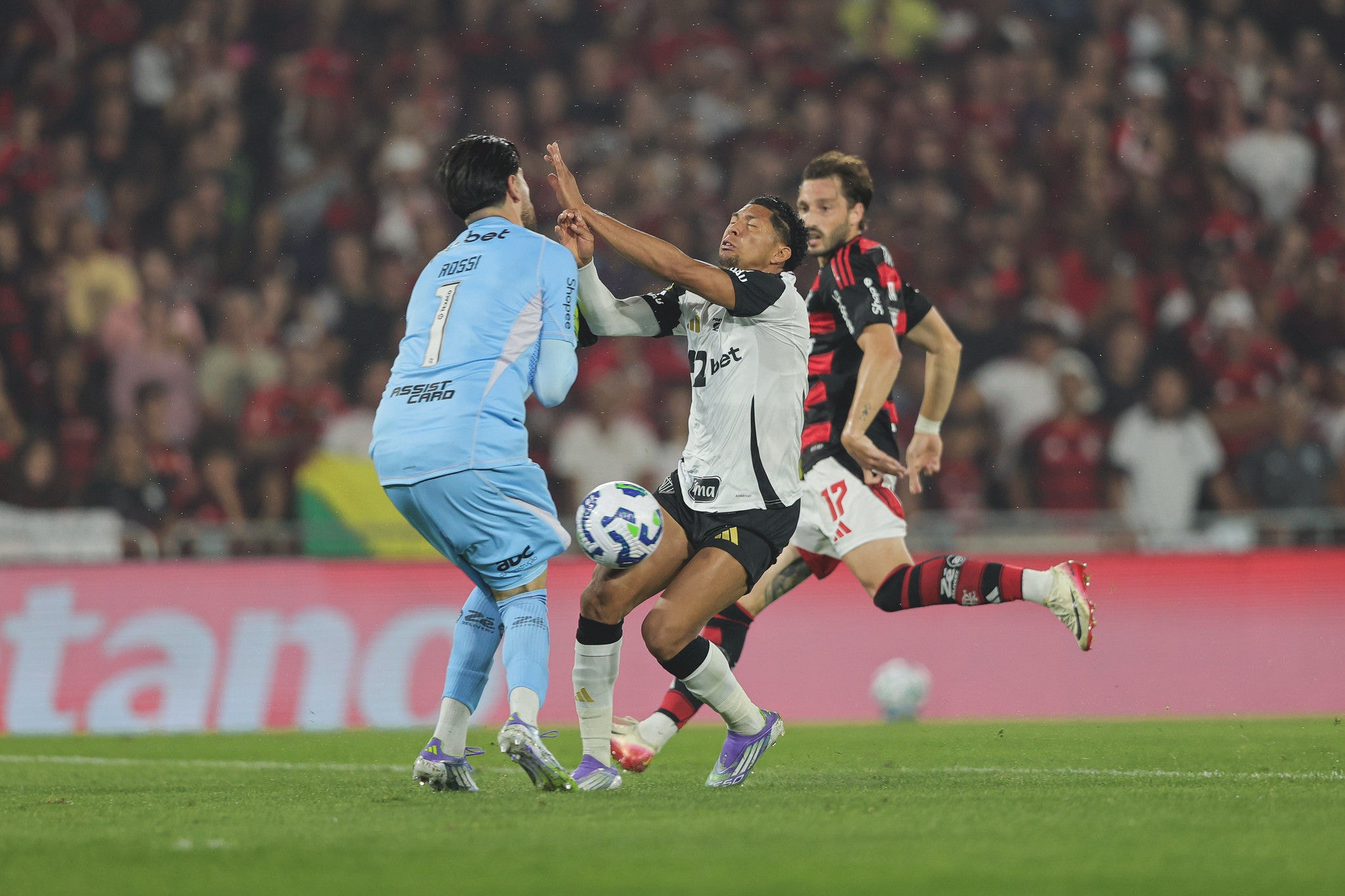 Rony desperdiçou chance que poderia ter evitado derrota do Galo