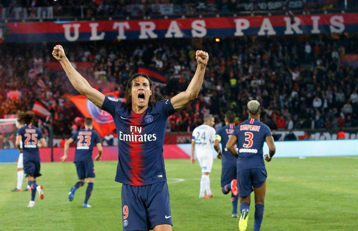 De pênalti, Cavani marcou o segundo gol do PSG no estádio Parc des Princes, na França