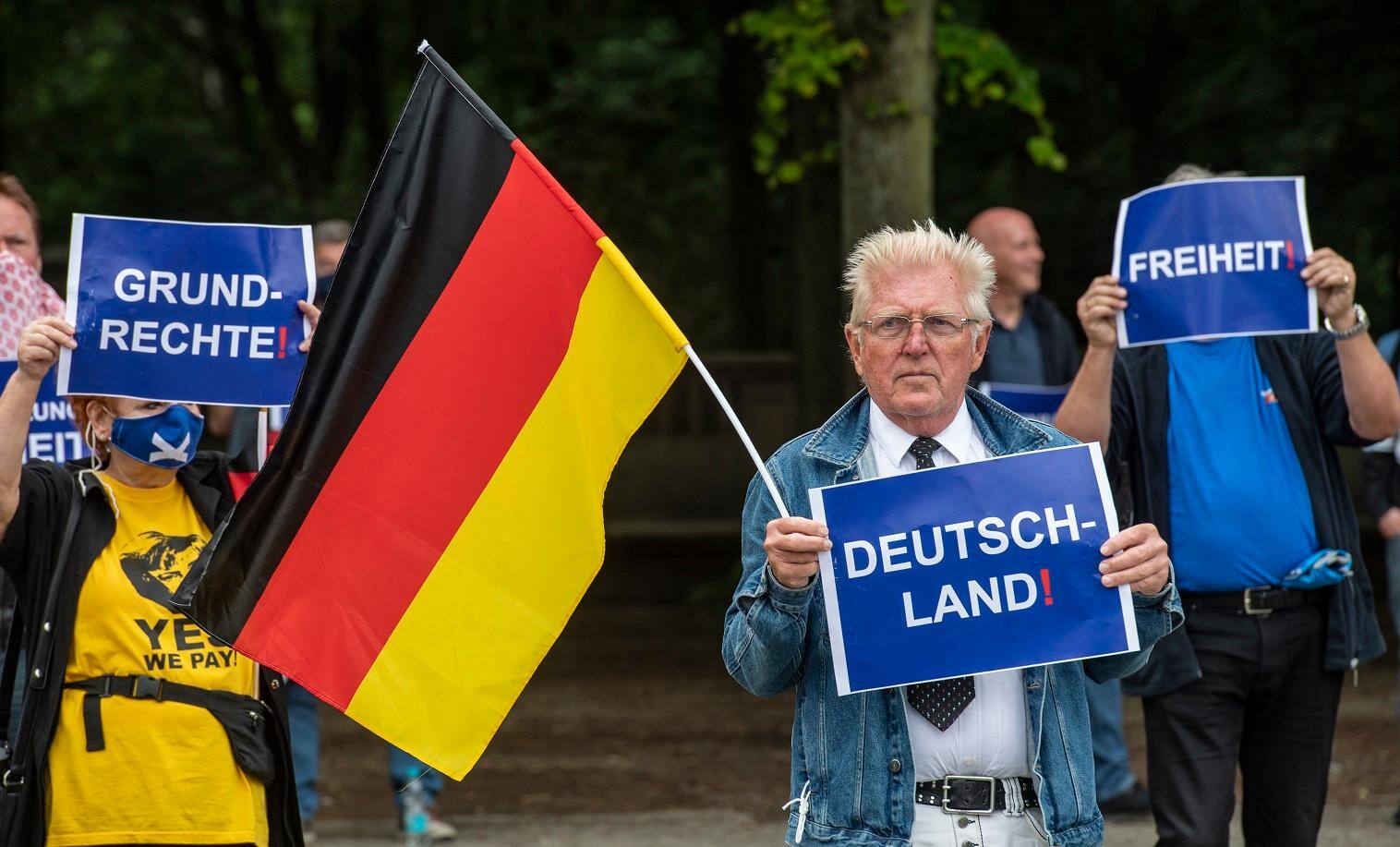 GERMANY-HEALTH-VIRUS-PROTEST-FAR RIGHT