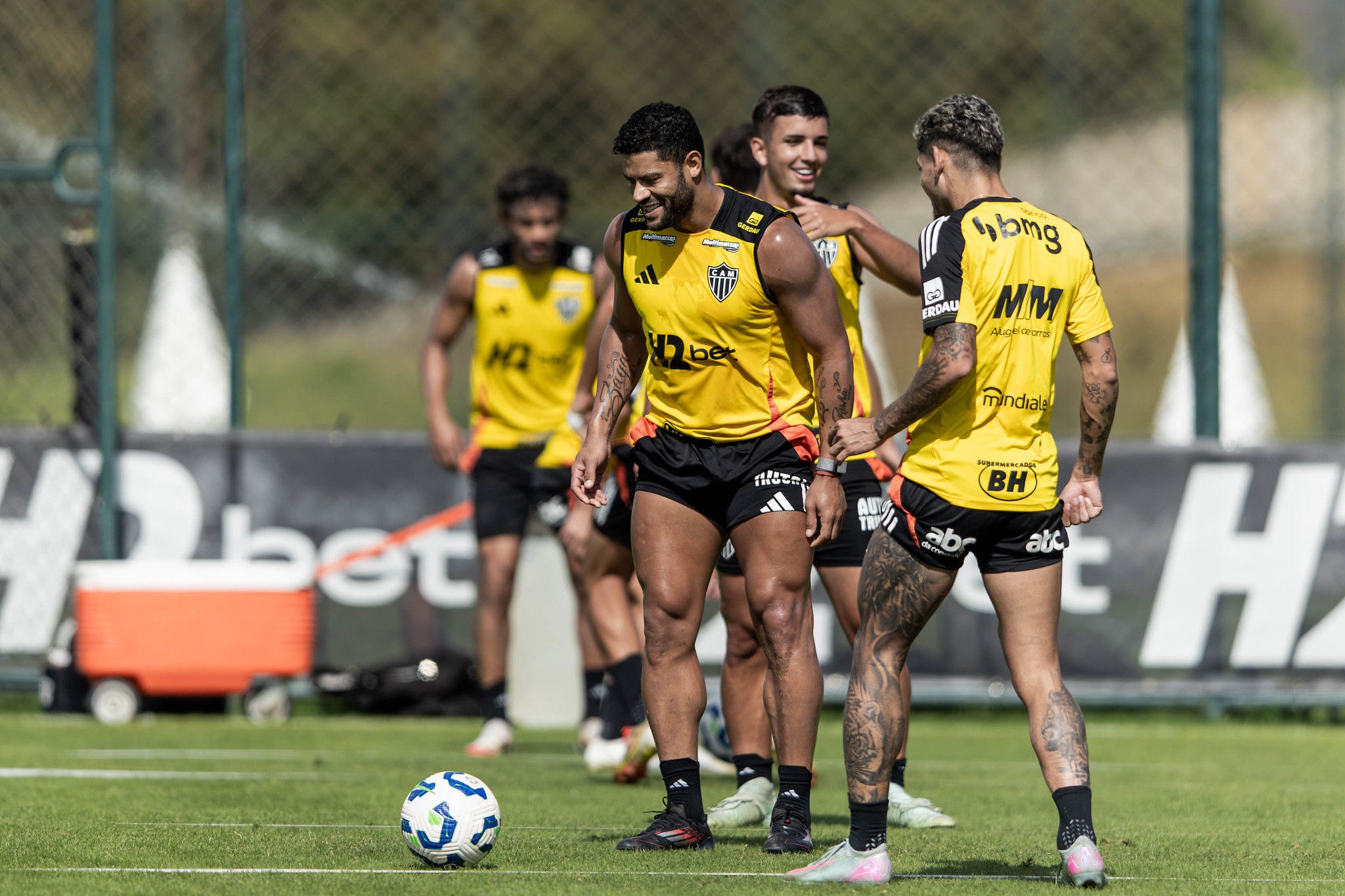 Hulk em ação durante treino na Cidade do Galo (Foto: Pedro Souza/Atlético)