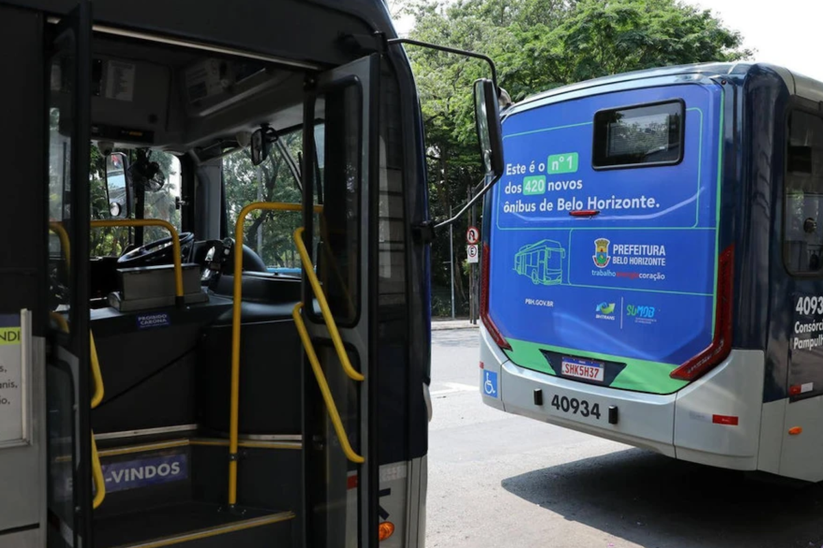 Passageiro de ônibus é assaltado e tem celular levado em BH (imagem ilustrativa)