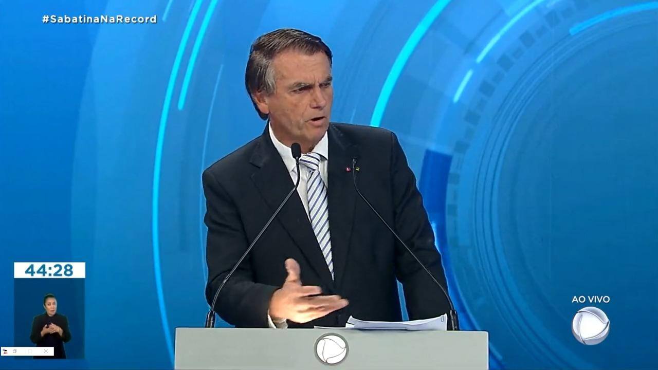 Presidente Jair Bolsonaro em sabatina da TV Record neste domingo (23)