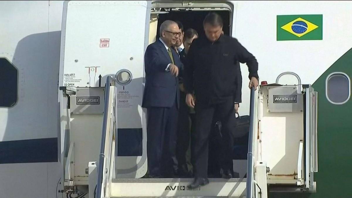 Jair Bolsonaro desembarca em Roma, na Itália, para participar da cúpula do G20