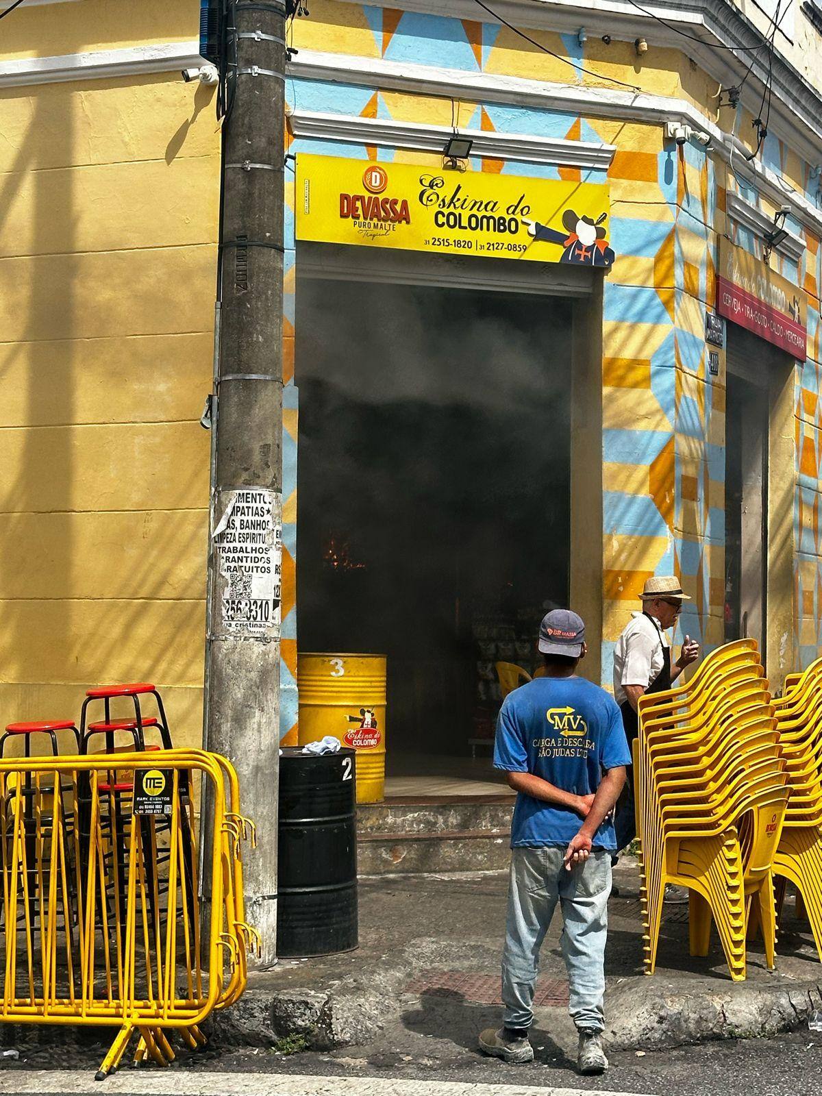 Mercearia pega fogo no bairro Santa Tereza, em BH