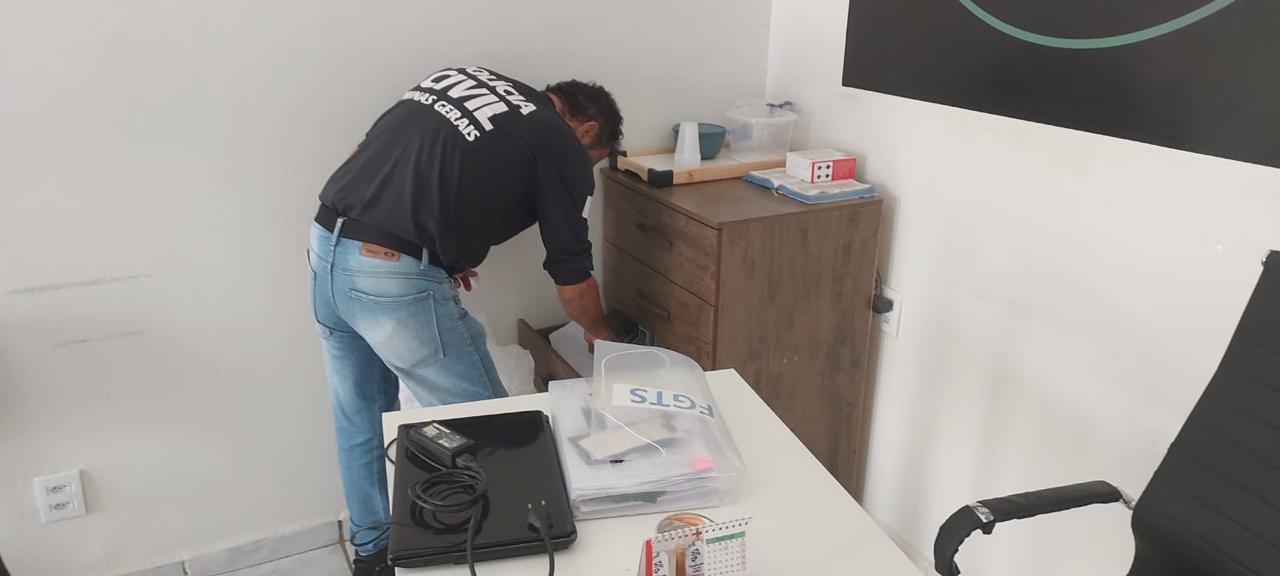 Advogado é preso por fraudes contra idosos e pensionistas do INSS, e comercializar irregularmente medicamentos controlados, em MG