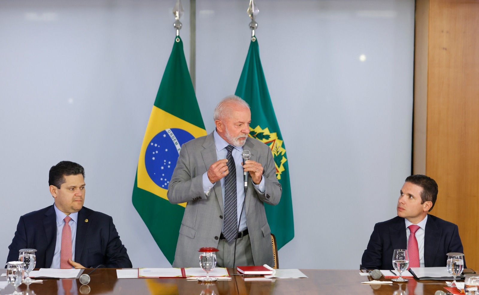 Presidentes do Congresso, senador Davi Alcolumbre (União Brasil-AP), e da Câmara, Hugo Motta (Republicanos-PB) emitiram nota conjunta contra o tarifaço de Trump