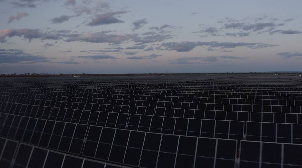 Com 1,4 milhão de placas solares, o Projeto Sol do Cerrado tem capacidade para abastecer uma cidade de 800 mil habitantes