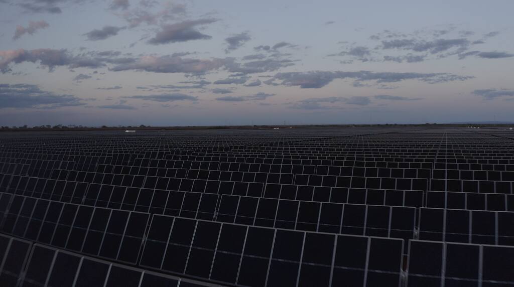 Projeto Sol do Cerrado Controladores fabricados por empresas chinesas e usados em painéis solares em território americano possuem canais secretos de comunicação