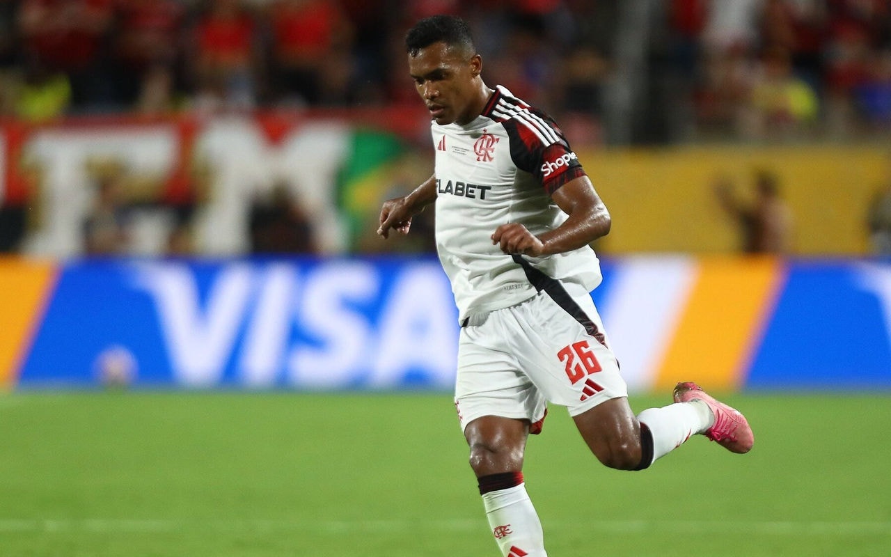Alex Sandro em ação pelo Flamengo contra o LAFC, pela terceira rodada do Grupo D do Mundial de Clubes (Foto: Gilvan de Souza/Flamengo)