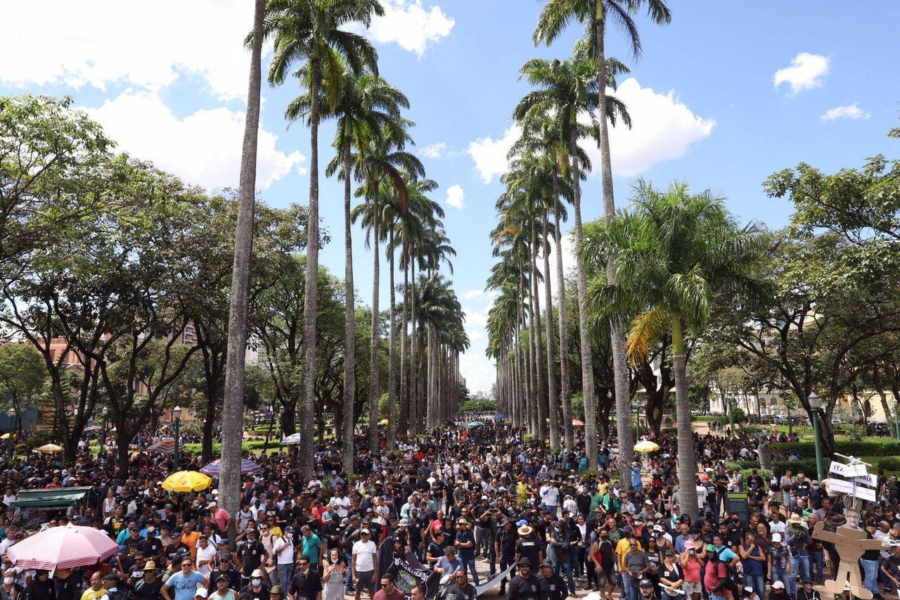 Manifestantes da Segurança Pública durante ato na última quarta-feira (9) em frente ao Palácio da Liberdade